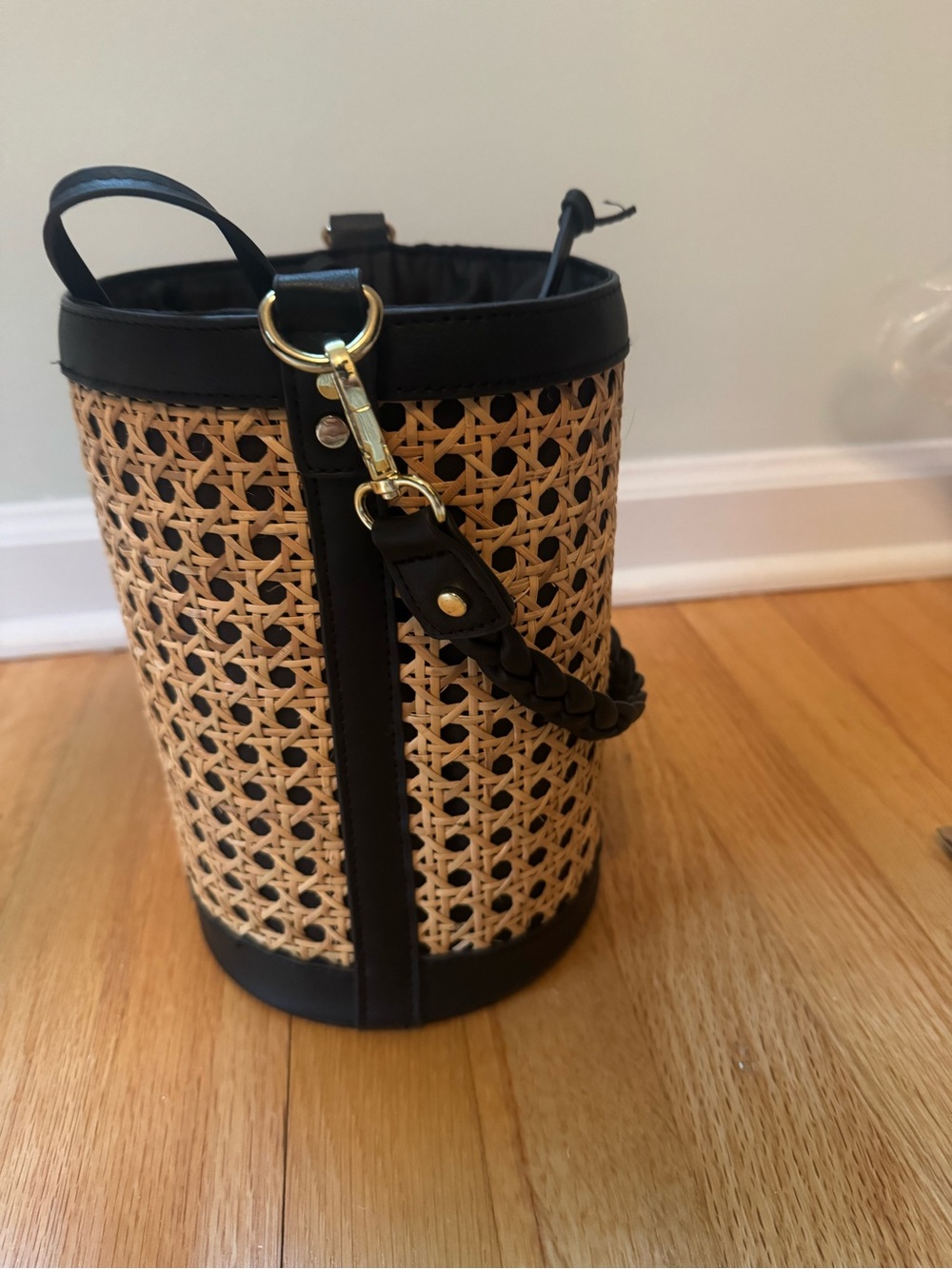 Tommy Bahama Black & Natural Woven Bucket Crossbody - Picture 4 of 10